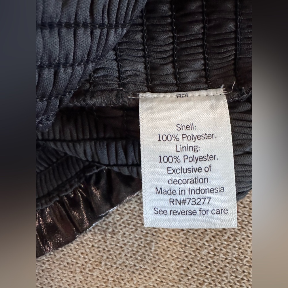 Nine West Sleeveless Ruffle Smocked Hem Top - Picture 10 of 11